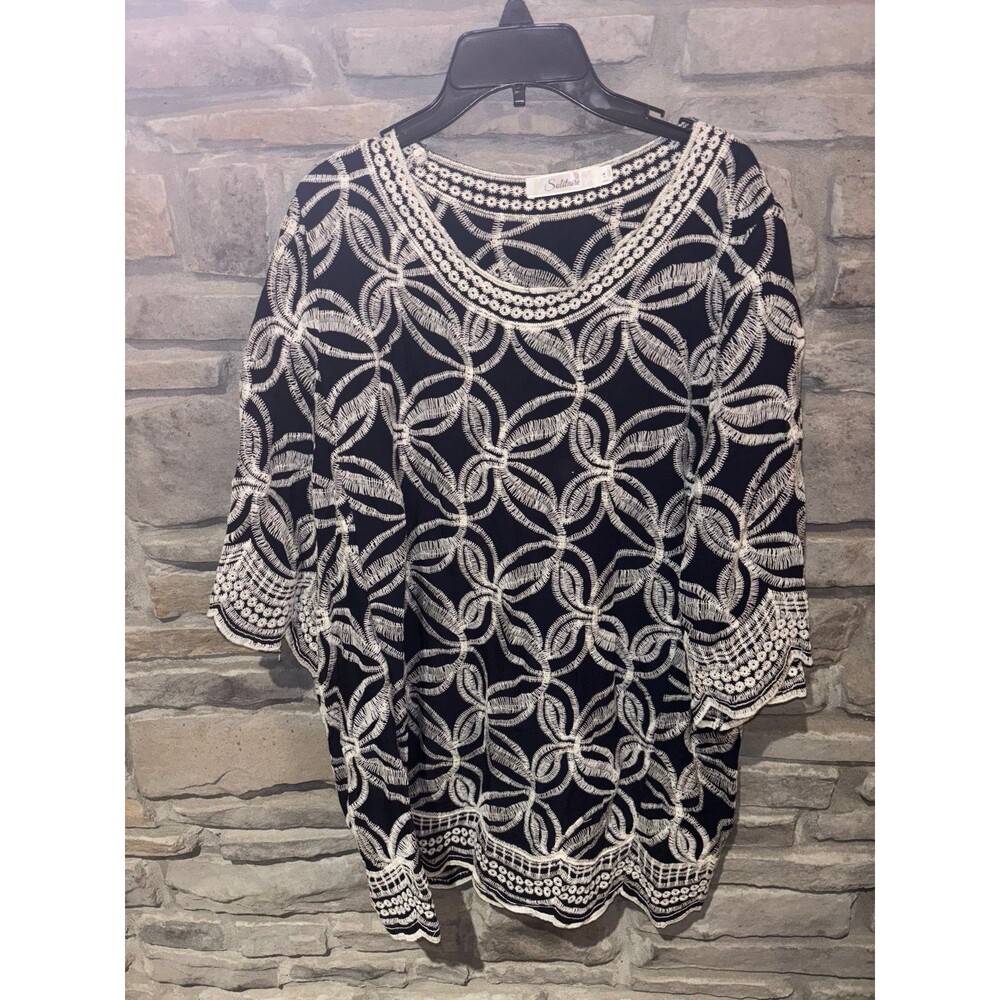Solitaire 1X Embroidered Blouse